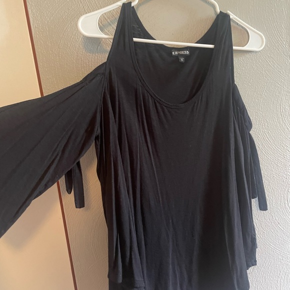 Black cold shoulder tee - Picture 2 of 2
